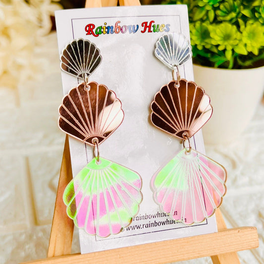 Amazing glossy earrings with 3 pretty Seashells - Glossy mirror silver, glossy mirror rosegold and a Holographic Seashell at the end ! A very neat unique and classy pair of earrings that every earring lover will love to add to their collection !