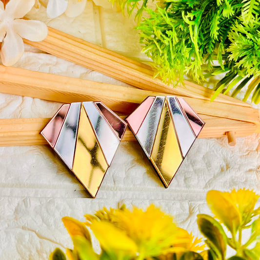 Feel sophisticated and glamorous in these stunning diamond bling earrings. Crafted from glossy gold and rose gold silver, they exude a timeless and classic beauty that will enhance any ensemble. Wear them out for an unforgettable night and experience the effortless elegance they bring!