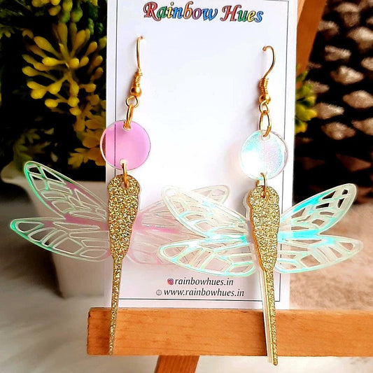 These exquisite Holographic Dragonfly Earrings add an eye-catching sparkle to any outfit. Crafted with beautiful golden glitter and iridescent holographic wings, these earrings add the perfect touch of quirkiness to any look.