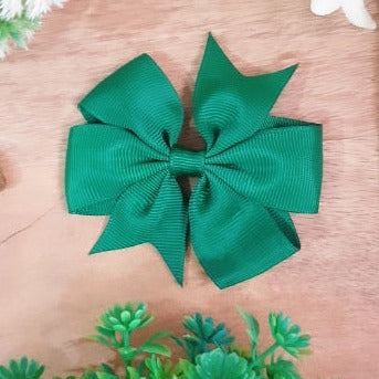 Introducing the Green Bow Clip: an eye-catching accessory to add a touch of style to any outfit. Featuring a beautiful green bow with an alligator clip, this bow offers a secure and comfortable fit on any type of hair. Perfect for special occasions or everyday use, this bow will add the perfect amount of flair to your look.