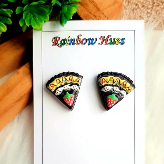 Treat your ears to something sweet with these delicious chocolate pastry stud earrings! Crafted with care and attention to detail, these earrings will make you smile with every glance in the mirror. With their classic style and delectable design, you'll never tire of wearing them.