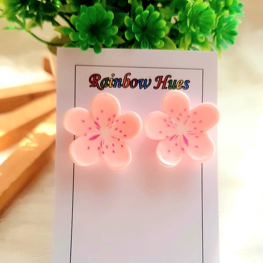 Unleash your inner goddess with these enchanting Pink Periwinkle Flower Studs! These reproductions of the fairy-like periwinkle flower will add a touch of magical beauty to any outfit!